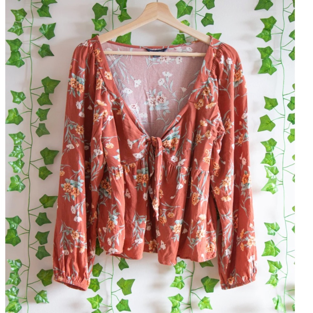 AMERICAN EAGLE Rust Colored Floral Tie Front Crop Top - Picture 4 of 10